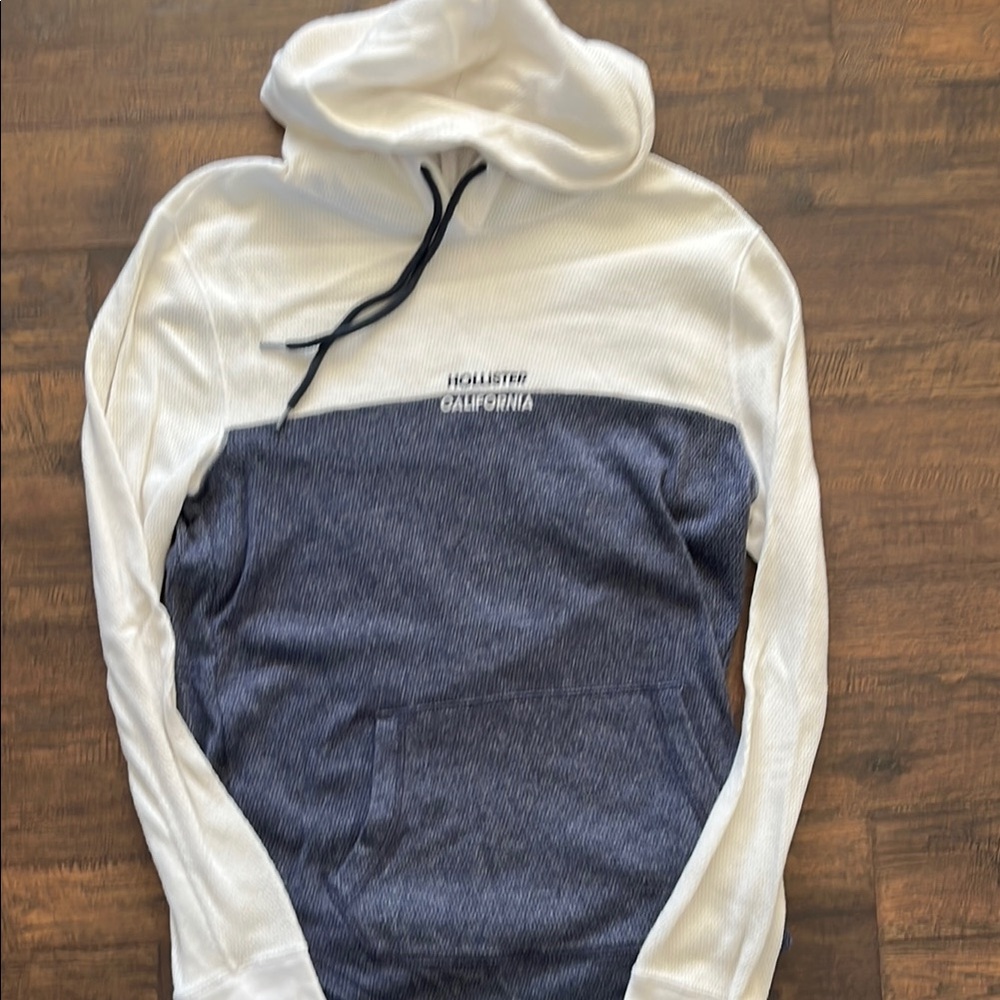 Hollister Men's Blue and White Hoodie Sweater